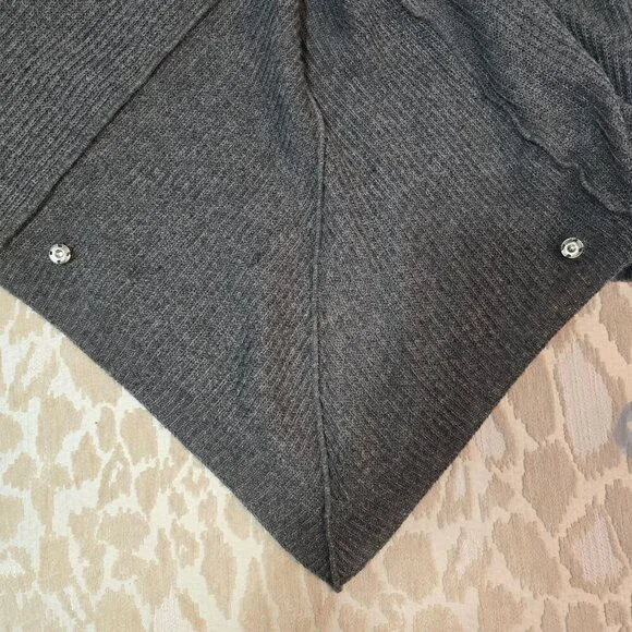 Kate Landry Faux Fur Collar Cropped Cape Knit Sleeves Gray Size M Acrylic & Wool - Picture 9 of 13